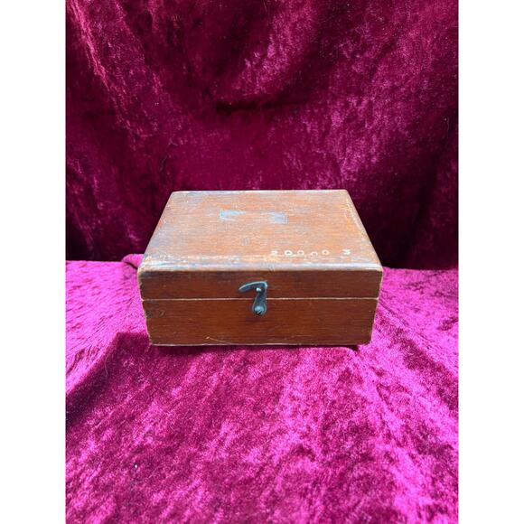Vintage Oddities - Scale Calibration Weights in Wood Box - WM Ainsworth & Sons - Picture 2 of 5